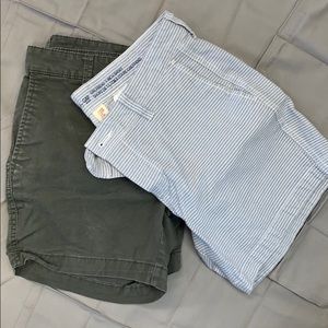 Set of 2 Khakis by Gap girlfriend 5 inch short